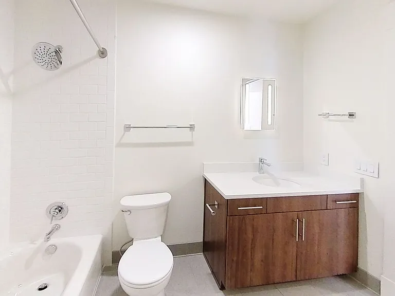 561 N Center St — Photo 10