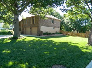 4061 SW Pendant Dr, Lees Summit, MO 64082