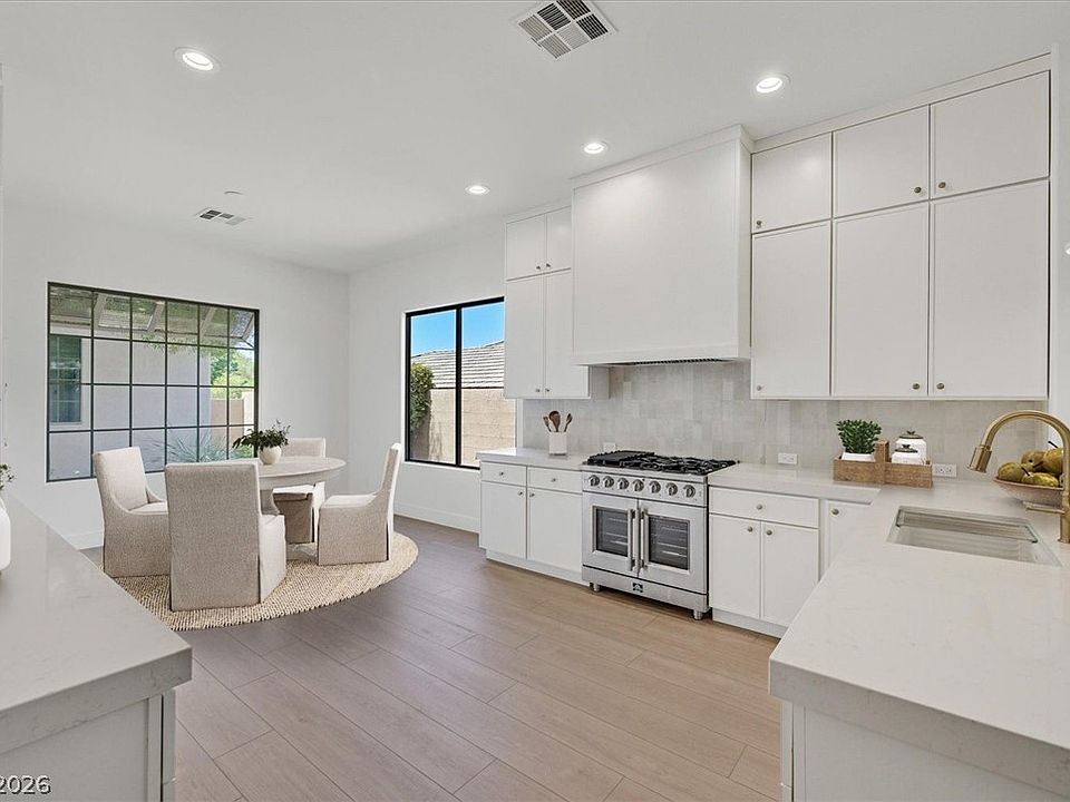 1st image of 28 Stonemark Dr