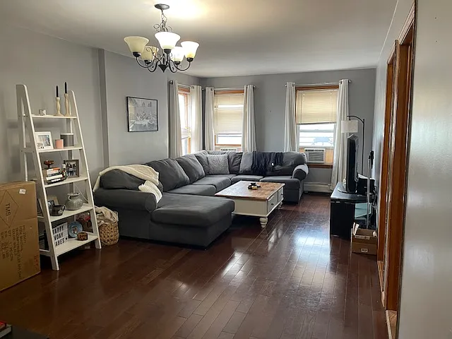 Large 3 bed 1 bath minutes to Path — Photo 4