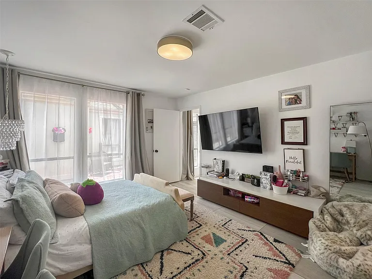 2358 Binley Dr — Photo 26