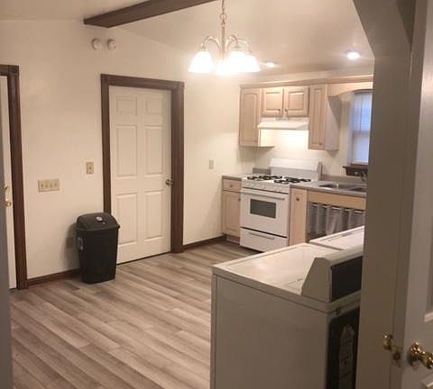 5th image of 525 W 5th St #1