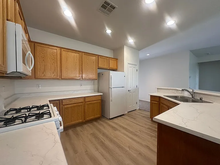 3615 Herring Gull Ln — Photo 3