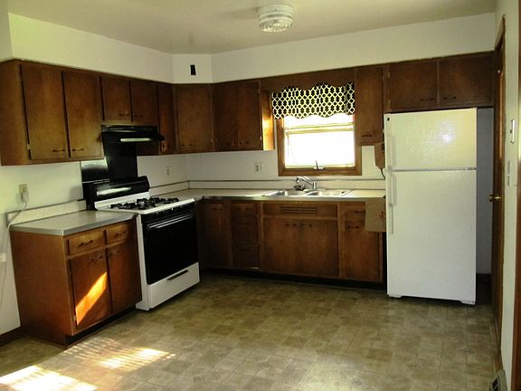 3rd image of 38 S Grant St APT C