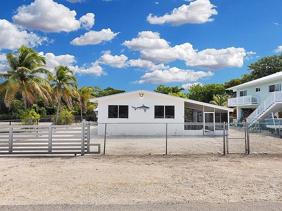 2nd image of 20 Palm Dr