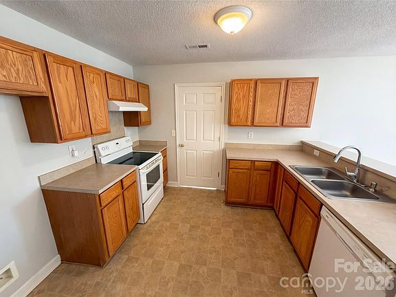 2nd image of 3461 E Fairmeadow Dr