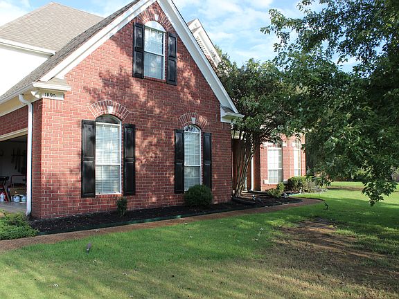 2nd image of 1890 Planters Rd