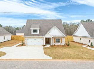 1743 Hanson St, Opelika, AL 36801