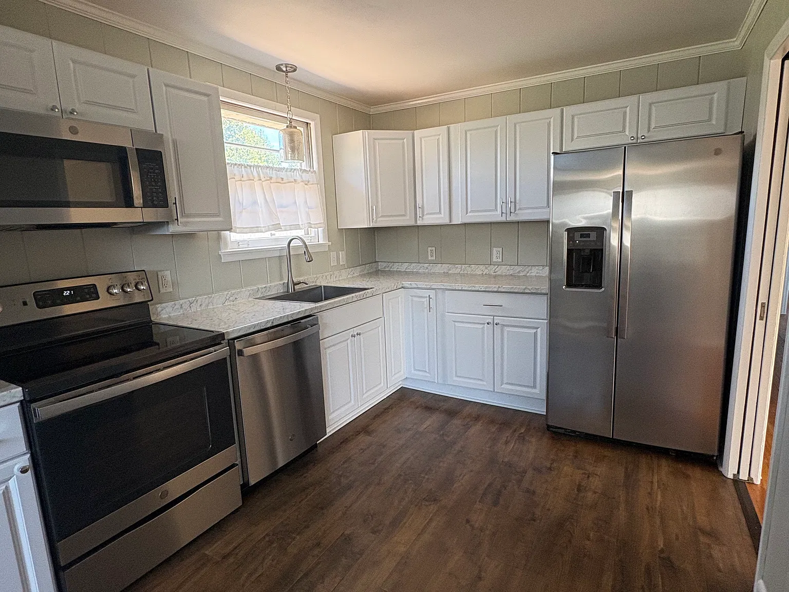 2505 Lazenby Dr — Photo 2