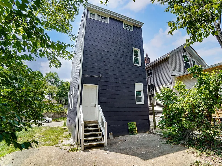 1852 Knox St — Photo 34