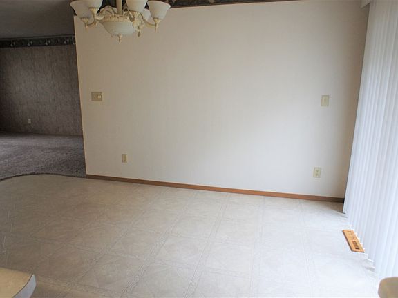 4th image of Rosewood Dr