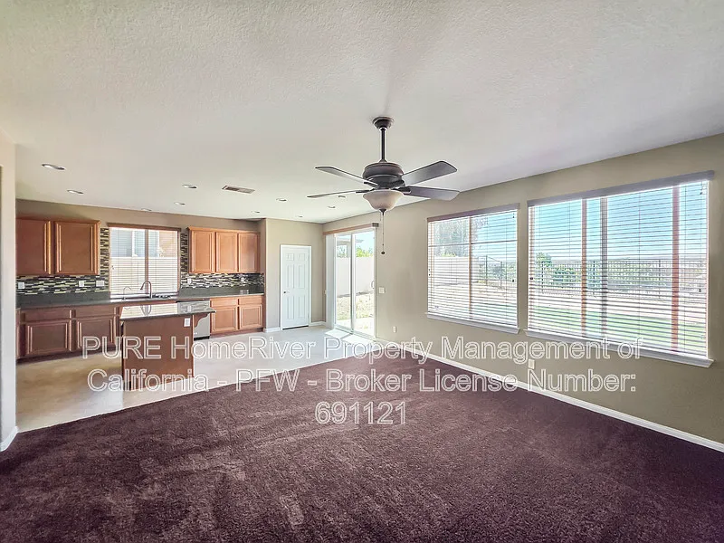 4 bed, 3.0 bath, 2803 sqft, $3,595 — Photo 3