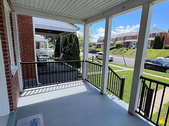 3rd image of 1637 Manor Rd