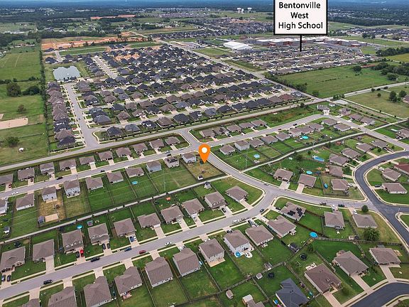 3rd image of 1550 Edinburgh Dr