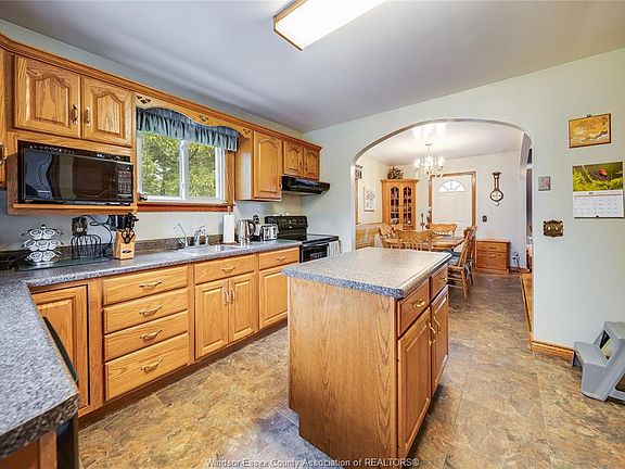 5th image of 669 Talbot Rd