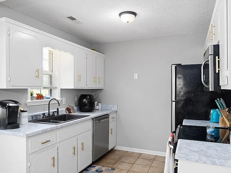 121 Candy Dr — Photo 15