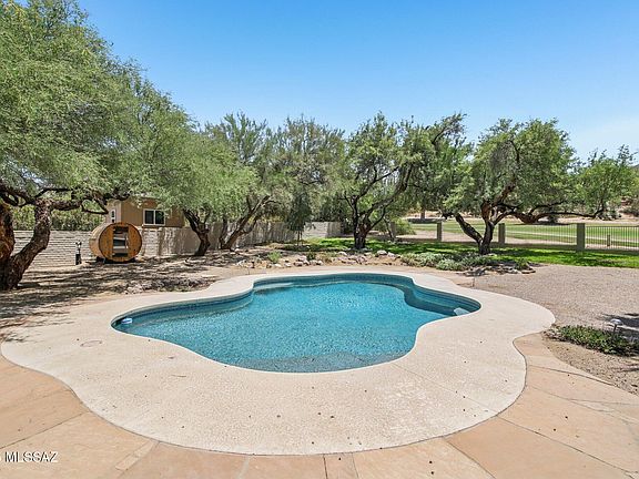 3rd image of 745 W Landoran Ln