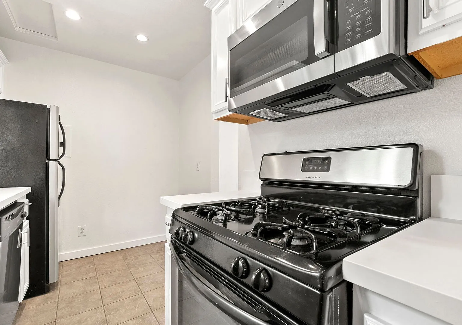 Renovated Bungalow in Prime Highland Park — Photo 3
