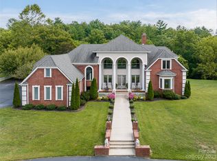 3 Walnut Ln, Fletcher, NC 28732