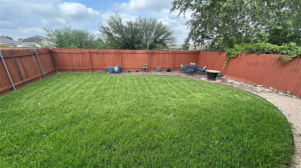 4 bed, 2.5 bath, 2240 sqft, $2,200 — Photo 4