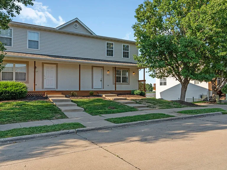 2409-2411 Northampton Dr. — Photo 2