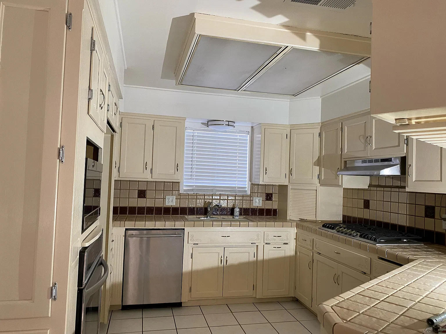 3 bed, 1334 sqft, $2,300 — Photo 3