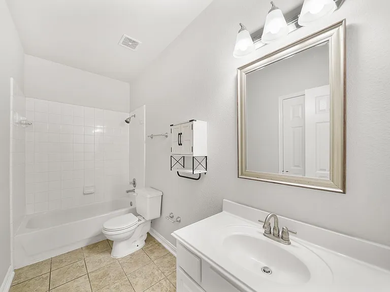 2714 Crestbrook Ct — Photo 18