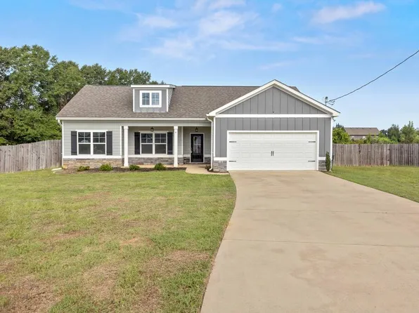 4 Belmont Dr, Fort Mitchell, AL 36856