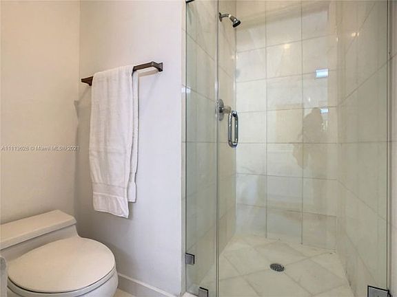 4th image of 3530 Mystic Pointe Dr #Penthouse 03