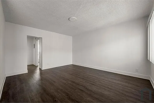 14626 Blythe St #10 — Photo 6