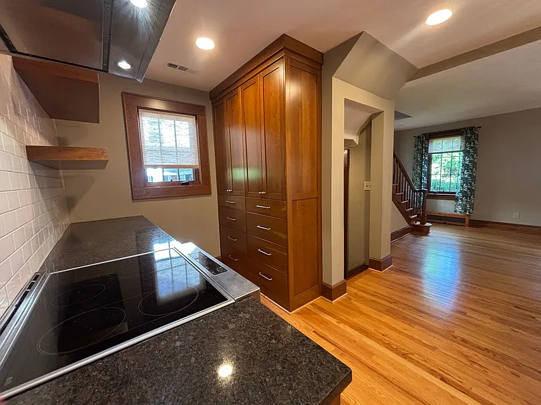 2412 Alberta Ave SW — Photo 32