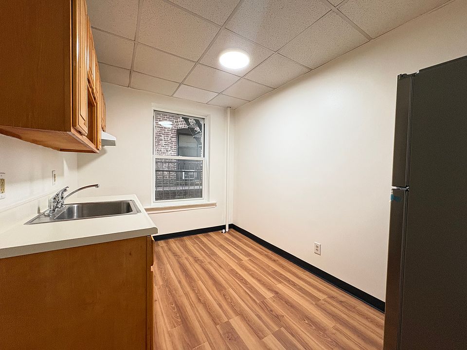 1st image of 179 W 48th St APT 1