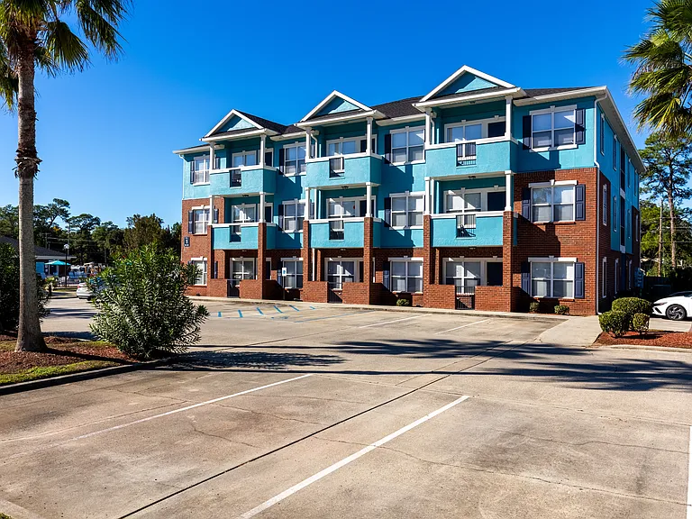 Oceanaire Apartments — Photo 24