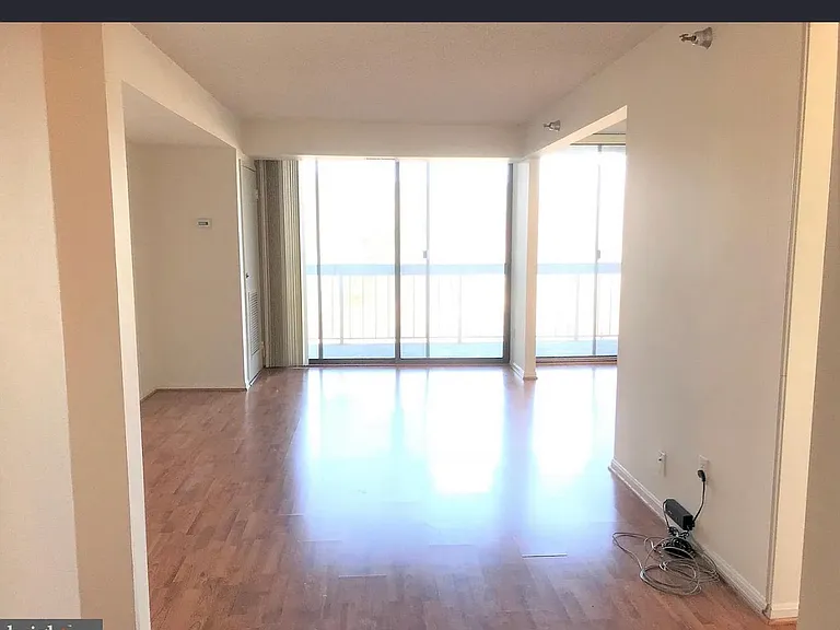 7401 Westlake Ter — Photo 10