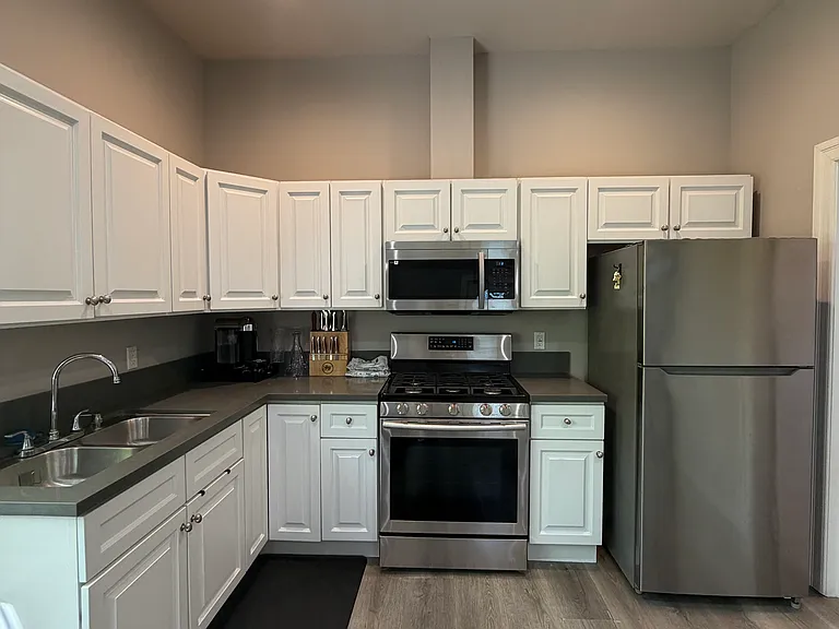 9316 Roslyndale Ave — Photo 3