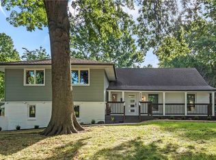 8231 Outlook Ln, Prairie Village, KS 66208