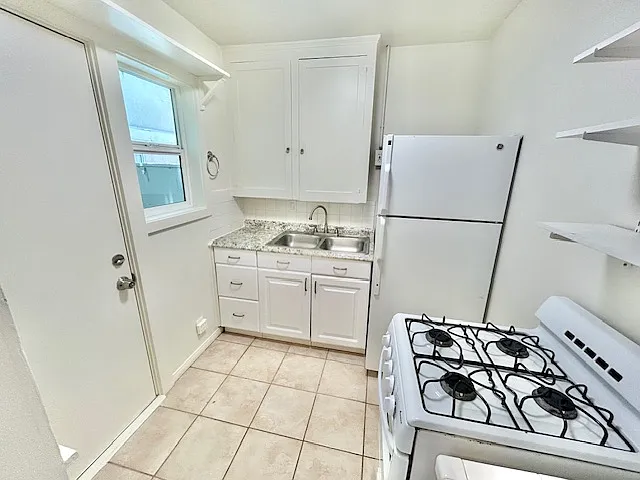 4451 1/2 Kansas St — Photo 10