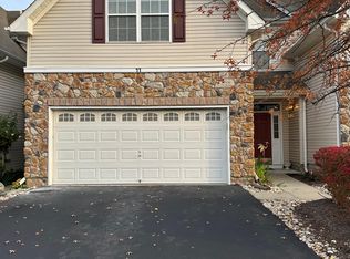 11 Blake Dr, Pennington, NJ 08534