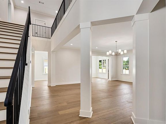 5th image of 352 Avon Rd