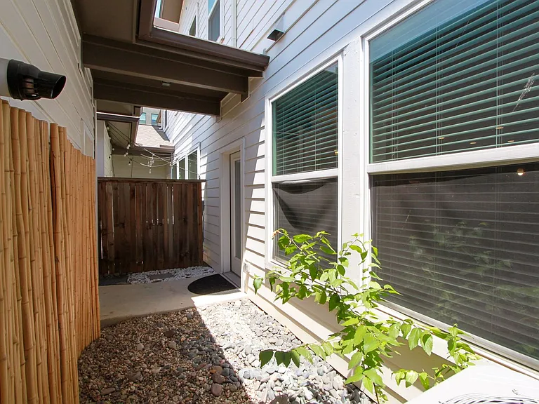 4722 Page St — Photo 30