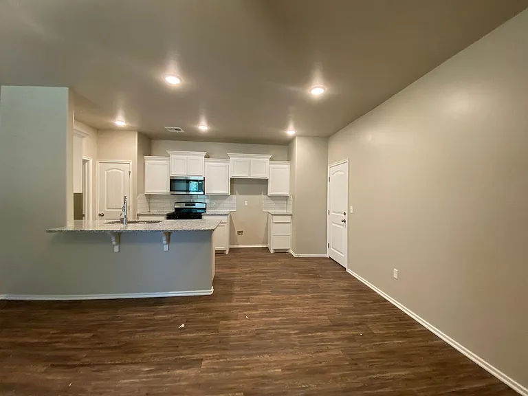 5220 Oakwood Villas Ct — Photo 9