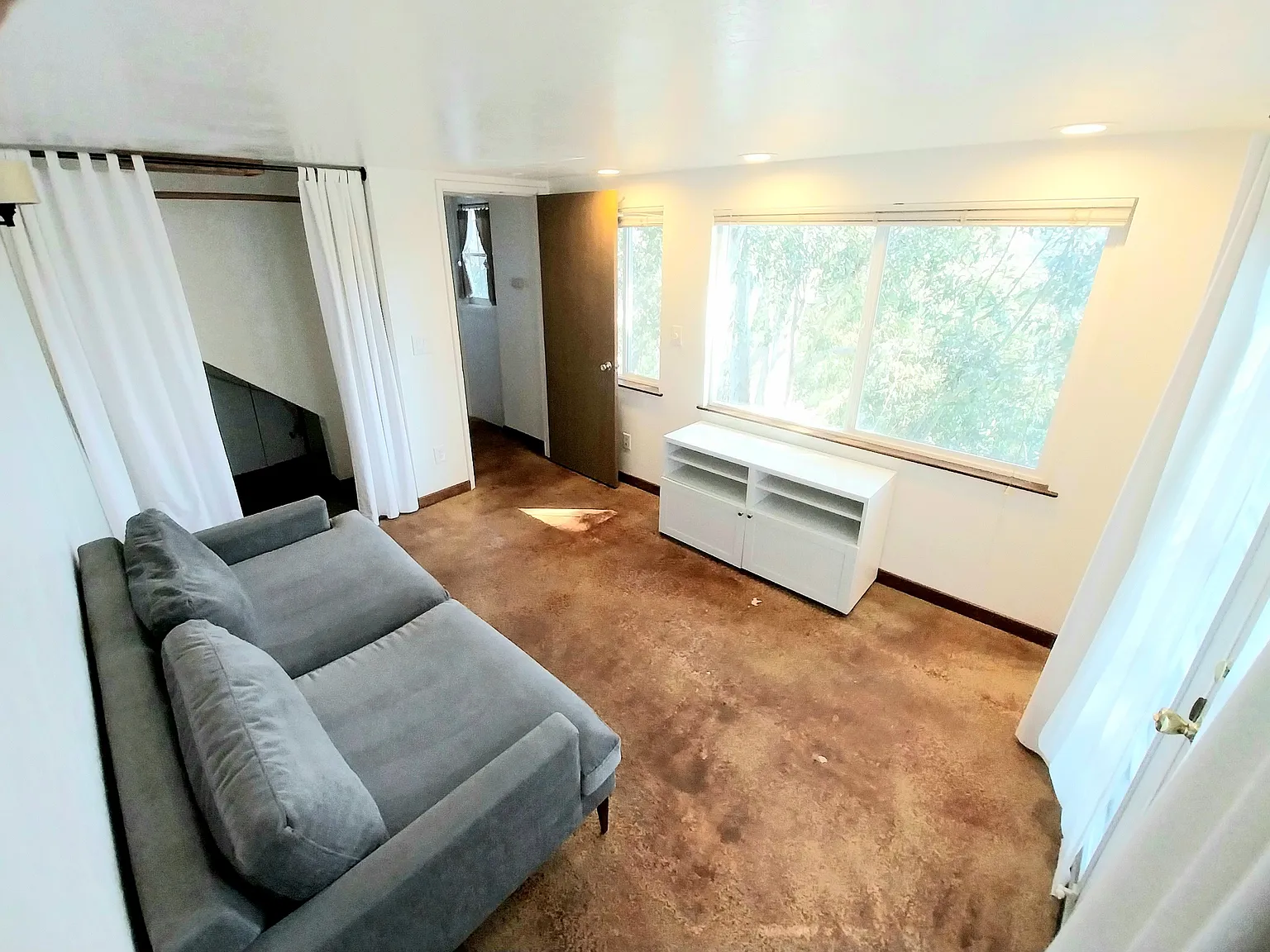 3 bed, 950 sqft, $1,600 — Photo 3