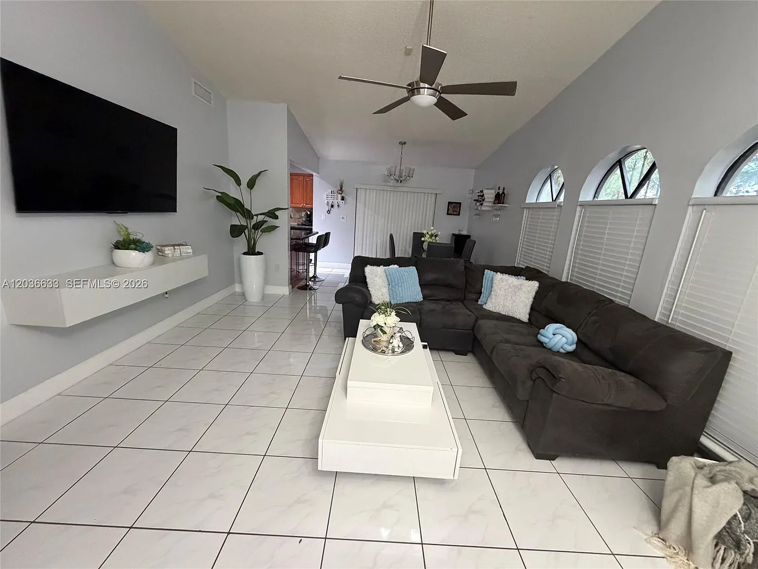 Groves Villas — Photo 2
