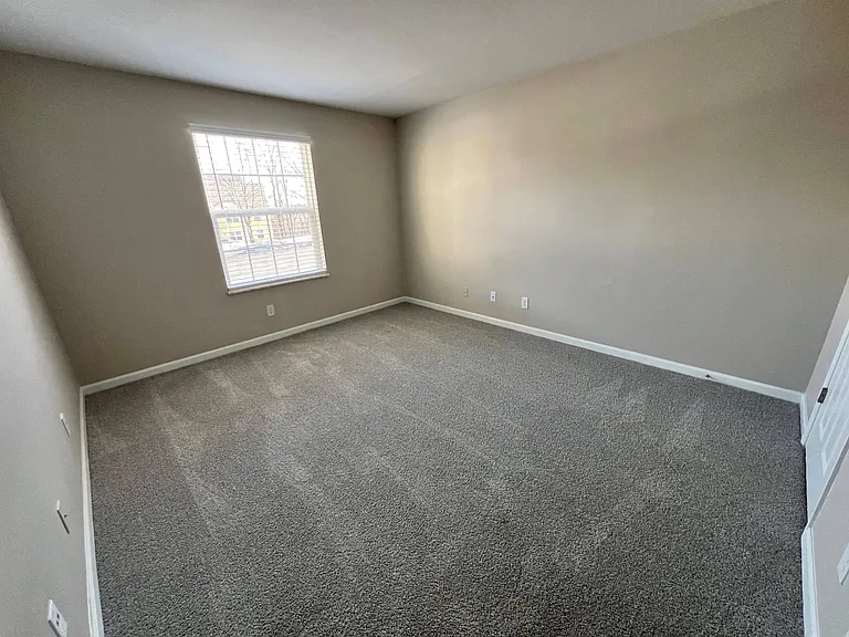 Country Club Place Apartments — Photo 31