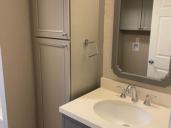 2nd image of 629 W Maple St #11728375