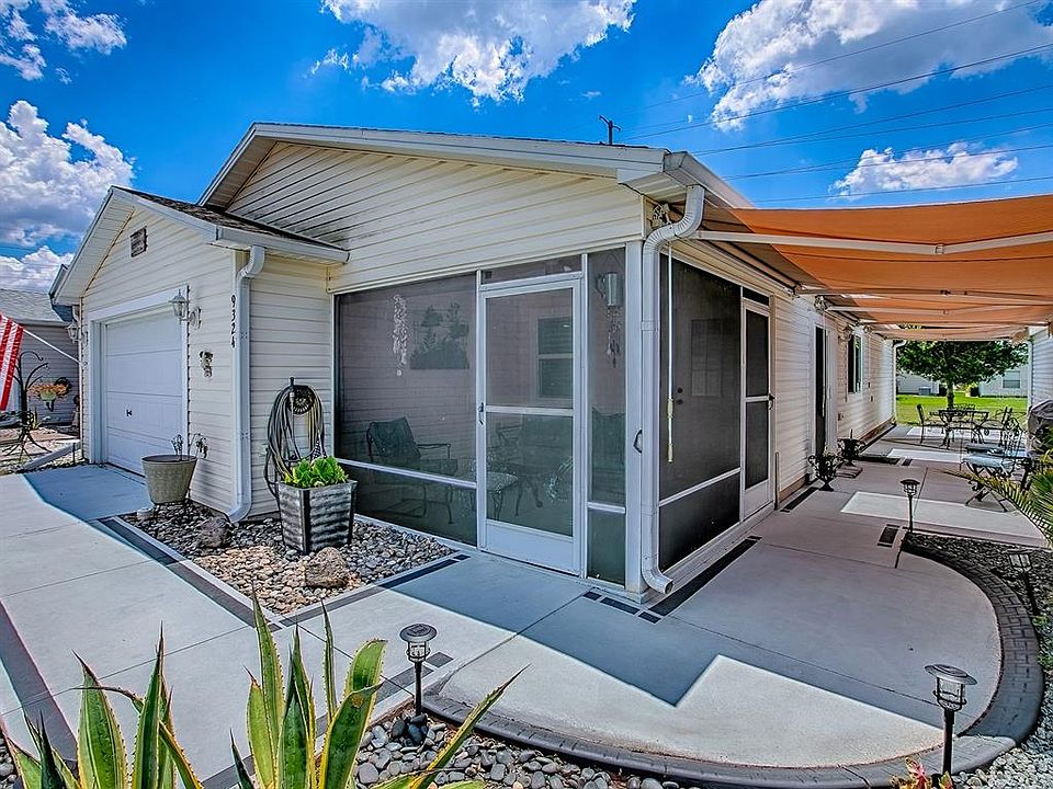 sunday2 Nice @sundaybikes @juliansalright complete heading out the door