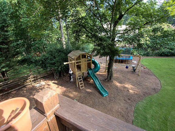 4th image of 3979 Devon Oaks Dr NE