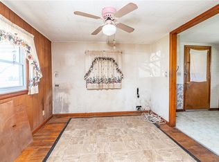 702 W Main St, Gentry, AR 72734