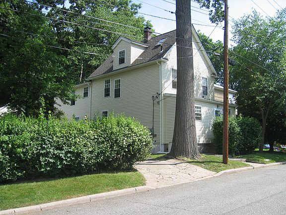 3rd image of 8 Baldwin Ave Back B