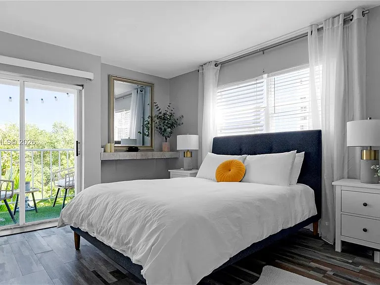 7925 Carlyle Ave #403 — Photo 22